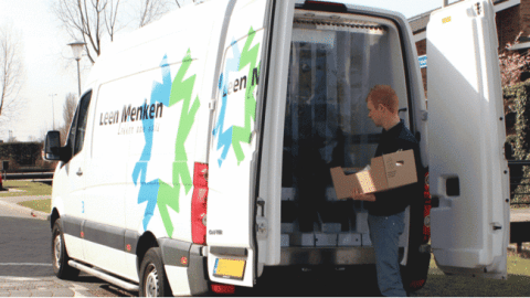 Leen Menken gaat op zondag bezorgen