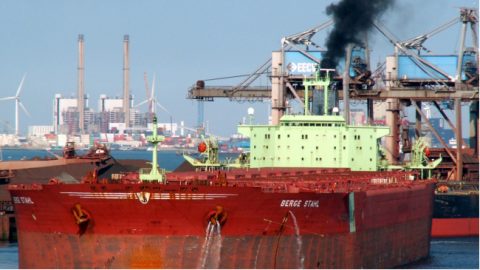 Overslag haven Rotterdam neemt af