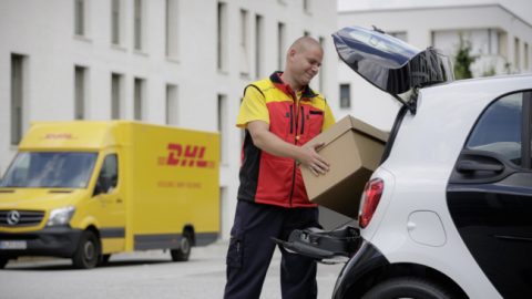 DHL en Daimler bezorgen pakketten tot in de achterbak