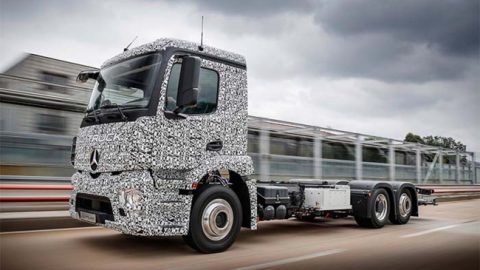 Mercedes laat zien dat elektrische vrachtwagens niet onder doen