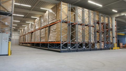 Theuws aan de slag met verrijdbare stellingen