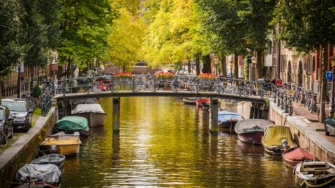 Zelfsturende boten in Amsterdamse grachten