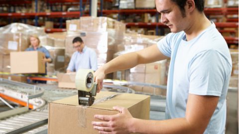 Bax-shop in de clinch met magazijnpersoneel