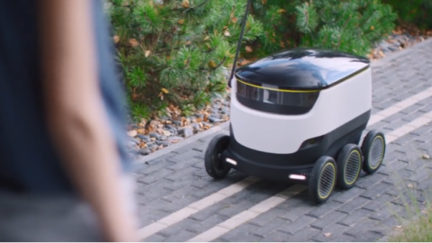 ‘Zelfrijdende robot bezorgt in 2030 miljoenen pakketten’