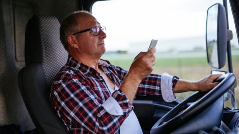 Schultz waarschuwt chauffeurs voor smartphones achter het stuur