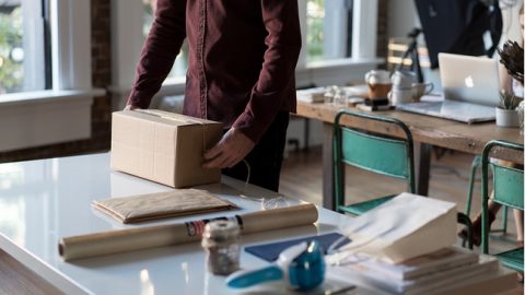 Active Ants zet machine in die op maat verpakt en bedrukt