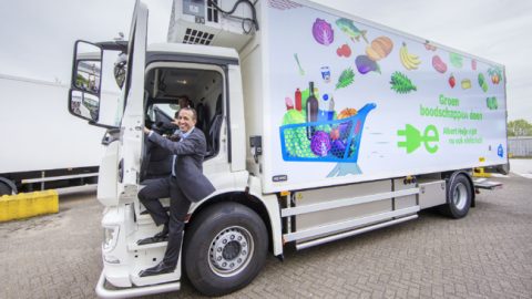 Albert Heijn en Simon Loos bevoorraden filialen met e-trucks