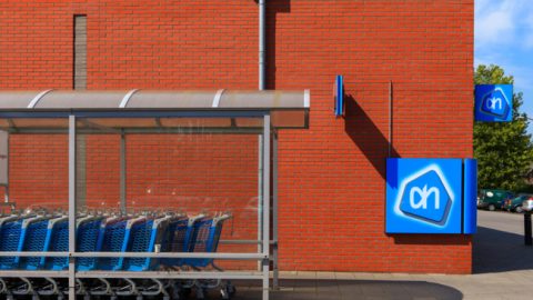Distributiemedewerkers Albert Heijn leggen werk neer uit protest