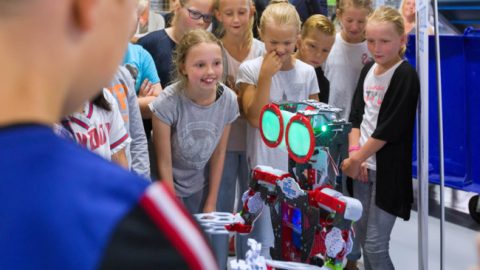 Neopost laat kinderen kennismaken met robots