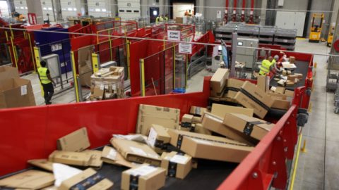 Bpost verwerkt tot 300.000 pakketten in grootste sorteercentrum van de Benelux