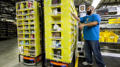‘Personeel Amazon distributiecentrum wordt als vee behandeld’