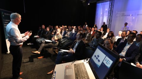 Wijs naar output van processen, niet naar mensen