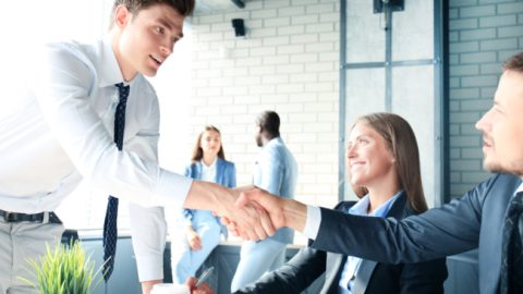 In één middag bij tien bedrijven om tafel: JLN laat jongeren en werkgevers speeddaten