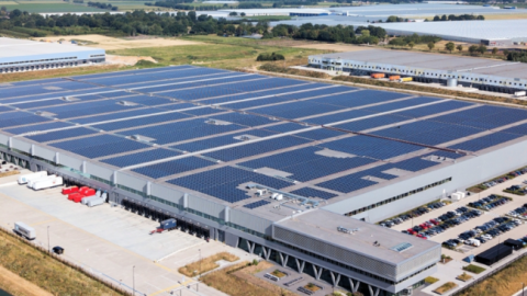 Distributiecentrum Venlo heeft grootste zonnedak van Nederland
