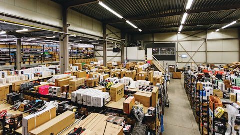 E-commercespeler T.O.M legt honderdduizend artikelen op voorraad