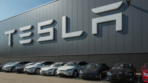Failliet transportbedrijf Lucius zegt nog op tonnen van Tesla te wachten