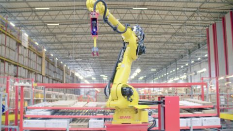 DHL aan de slag met robot picking cell met visiontechnologie