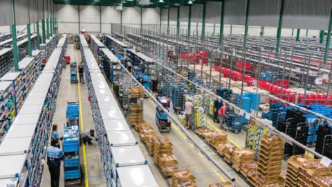 Albert Heijn opent vijfde e-dc om online groei bij te benen