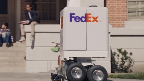 De bezorgrobot van FedEx kan traplopen