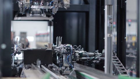 Omoda neemt inpakmachine in gebruik