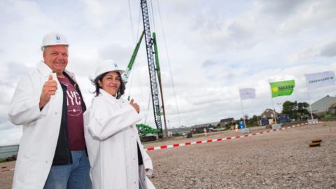 Bakker Barendrecht slaat eerste paal nieuw distributiecentrum