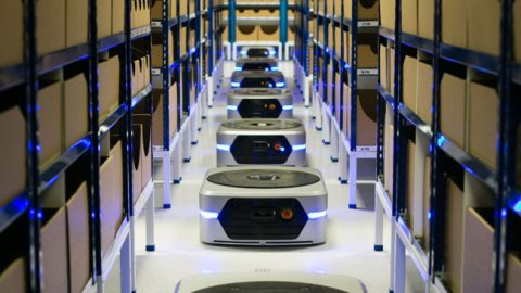 Costo toont live robot-opstelling tijdens Logistica