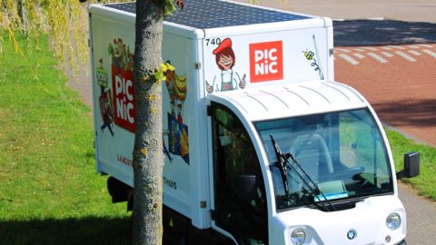 Picnic legt zonnepanelen op bezorgauto’s