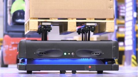 DB Schenker introduceert goods to man-robot in distributiecentrum