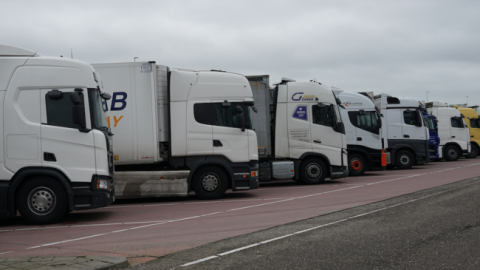 TLN en FNV stellen crisisteam transportsector aan