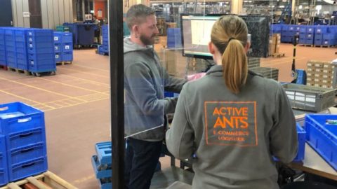 Coronadrukte bij Active Ants: verrijdbare inwerktrolleys om afstand te houden