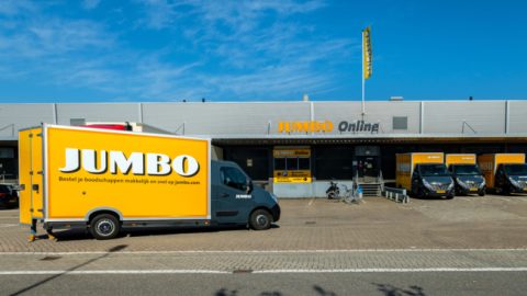 Gebrek aan afstand en controle in distributiecentra supermarkten