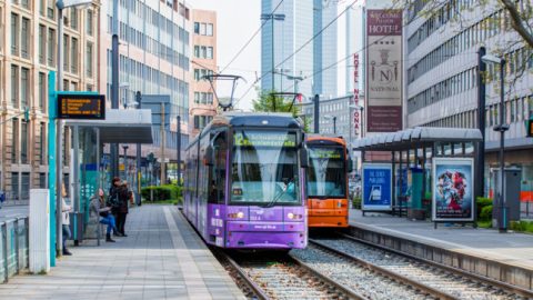 Pakketbezorging per tram: duurder, maar duurzamer