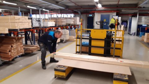 Deli Home leidt logistiek medewerkers op tot ergocoach