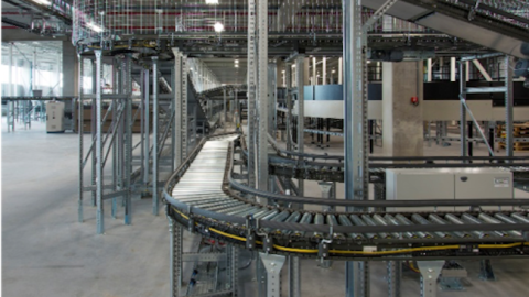 ‘De vloer is een onlosmakend onderdeel van een nieuw material handling systeem’