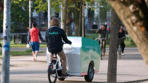 Pakketbezorger Budbee wordt fossielvrij in dertig steden