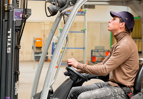 Vergrijzing onder heftruckchauffeurs baart zorgen